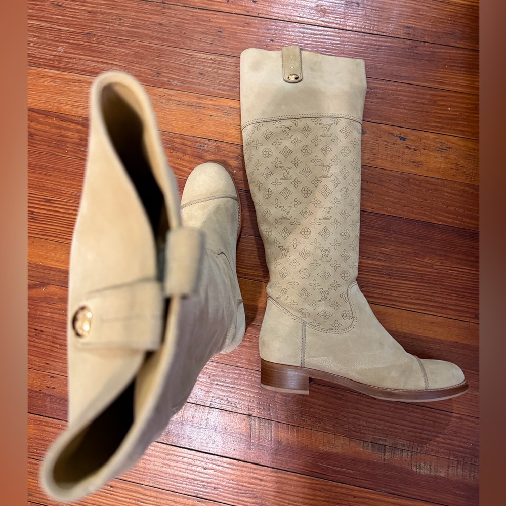 Authentic Louis Vuitton Tan Monogram Knee-High Boots size 39 - Picture 7 of 8